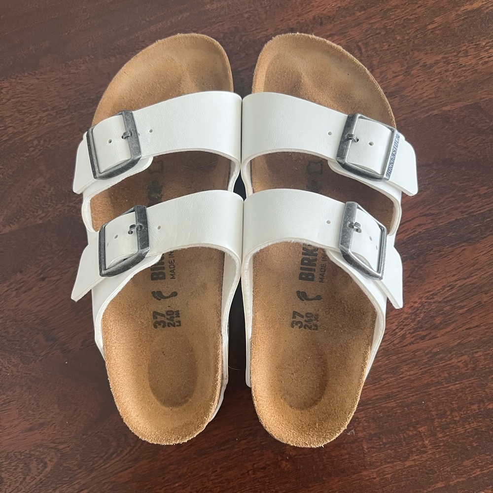 Like New White Leather Arizona Birkenstock Sandals 37